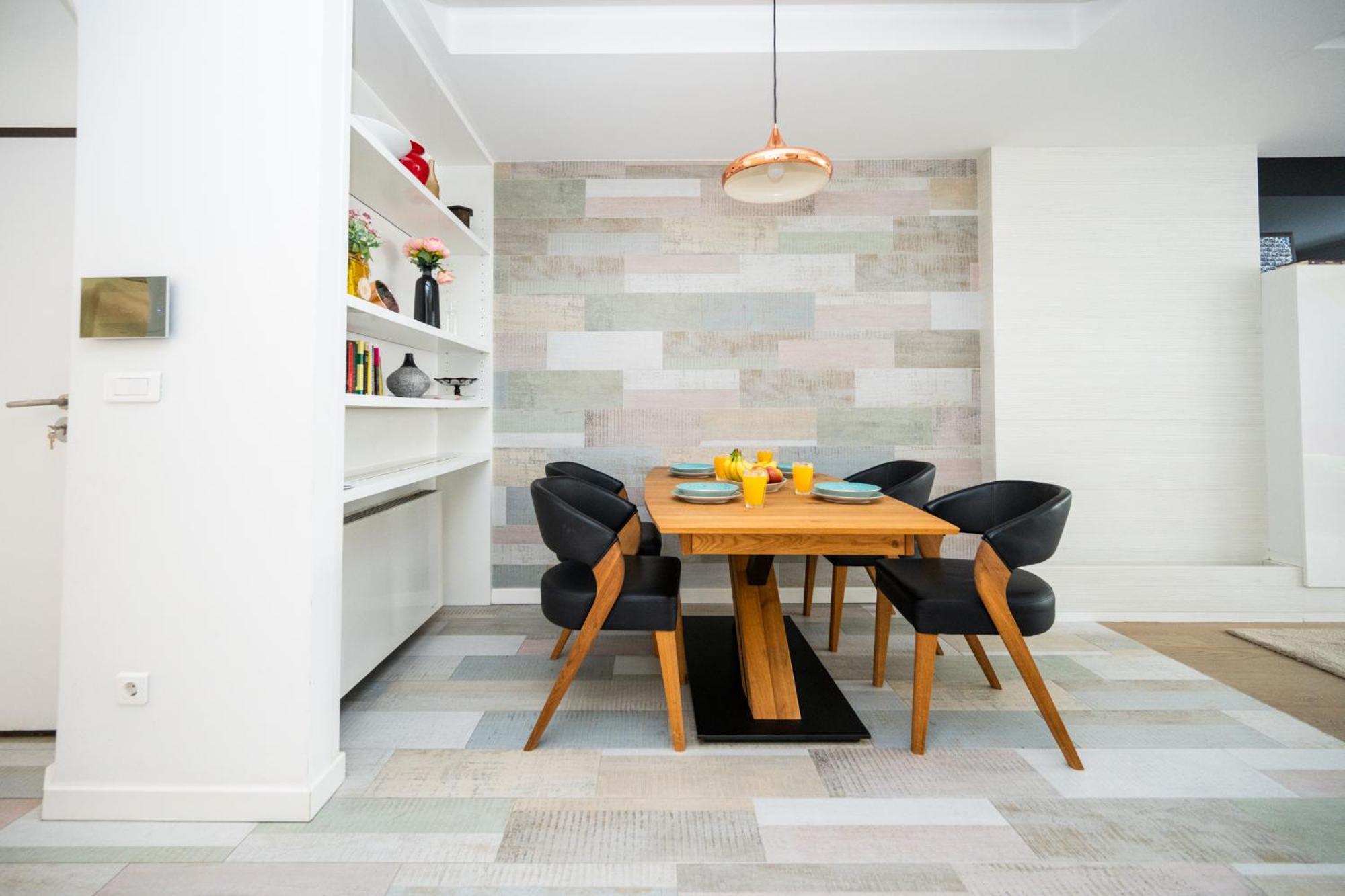 Modern In The Center *
