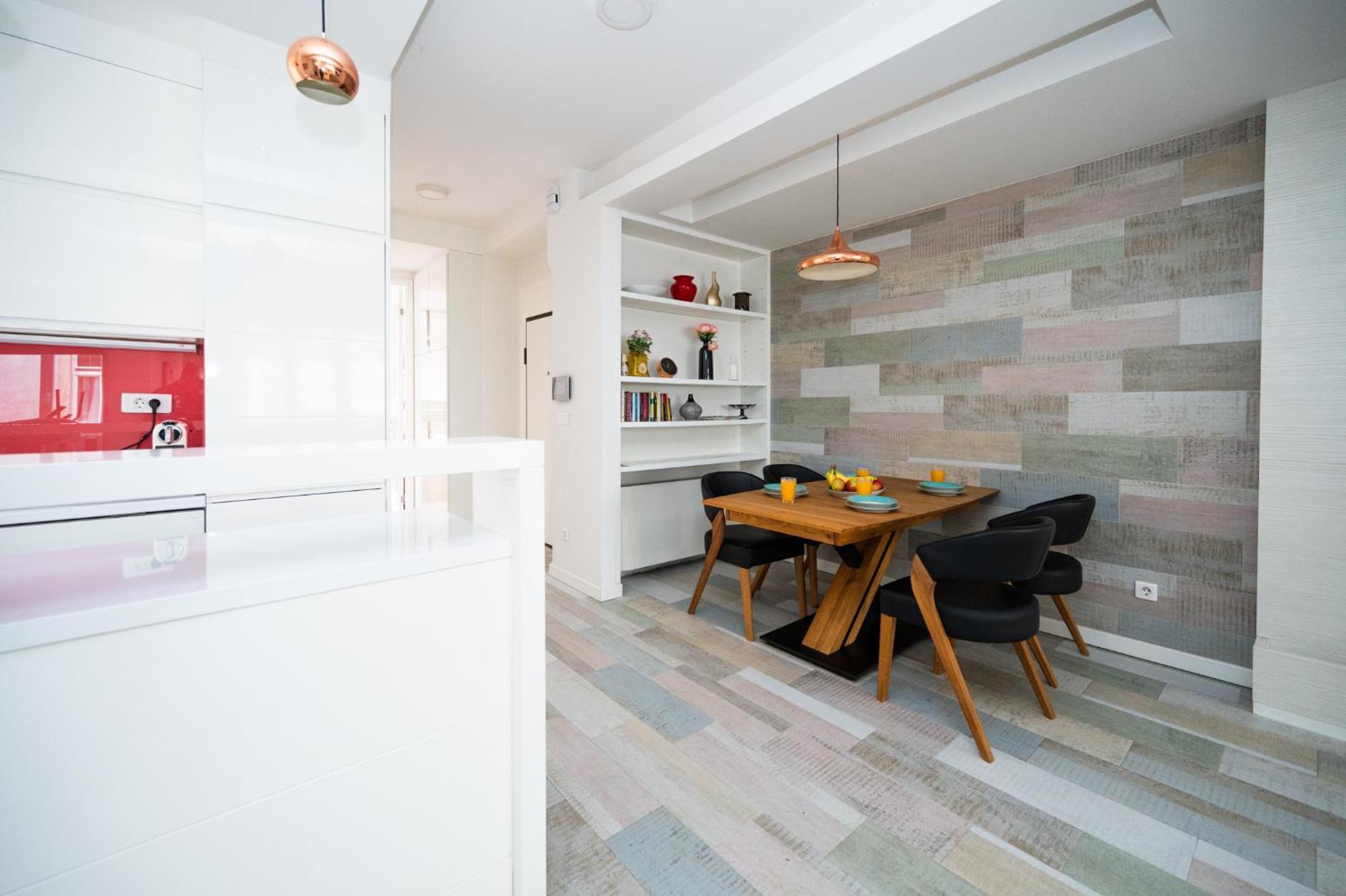 Modern In The Center Apartment *